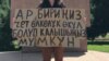 Надпись на плакате: "Каждый из вас может стать иностранным представителем". 
