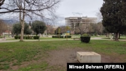 Park u Mostaru u kojem se nalazila statua Bruce Leea.