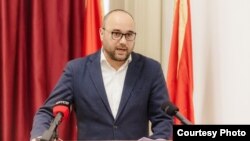 Aleksandar Radoman: Mada je Sabor nalikovao palanačkom vašaru taštine i mada je demonstracija moći više izgledala kao demonstracija nemoći, ne smijemo se zavaravati kada su posrijedi namjere maestra Vučića.