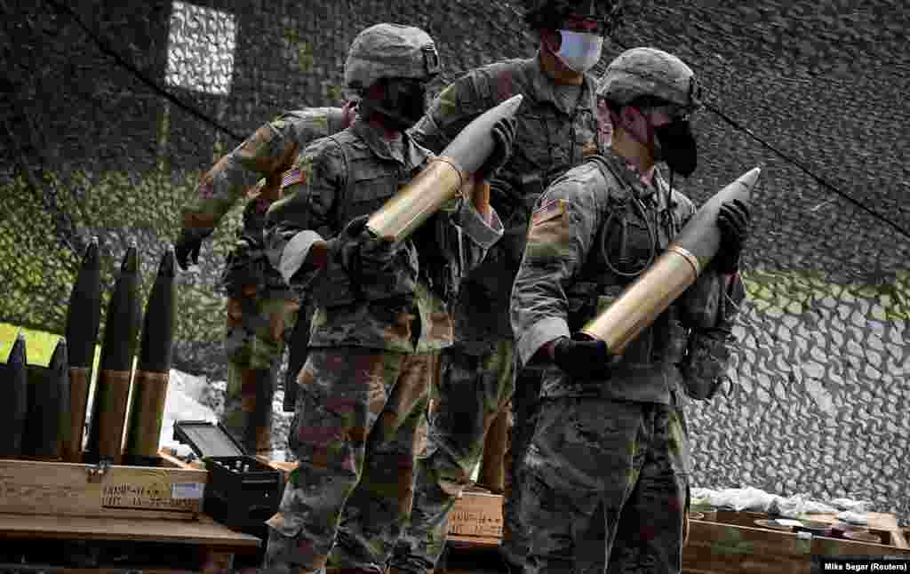 &nbsp;105-милиметрови снаряди