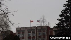 Locuitori ai Tiraspolului cu care au comunicat, sub acoperirea anonimatului, reporterii Europei Libere, au spus că, în primele ore de după declarația Ministerului rus al Apărării, au așteptat cu febrilitate explicații și o expunere de poziție din partea autorităților locale.