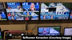 Снимка от студиото на "Въпросите" по ТВ1