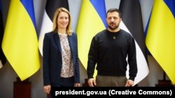 Estonska premijerka Kaja Kalas, koja se spominje kao moguća kandidatkinja za novu šeficu NATO-a, s ukrajinskim premijerom Volodimirom Zelenskim, 24. april 2023.