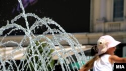 Портокалова метео фаза во Скопје, жешко топло лето