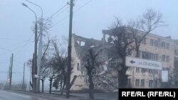 ბევრ შენობას მარიუპოლში კვლავ ატყვია დაბომბვის კვალი