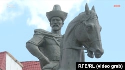 Памятник Кенесары хану в Астане (Казахстан).