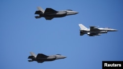 Avionët F-16 të ushtrisë polake gjatë një parade ushtarake më 15 gusht 2023. 