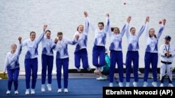 Maria Rusu, Roxana Anghel, Ancuţa Bodnar, Maria Lehaci, Adriana Adam, Amalia Bereş, Ioana Vrînceanu, Simona Radiş, Victoria Ştefania Petreanu, Roxana Anghe, Gianina van Groningen şi Ionela Cozmiuc, Andrei Cornea şi Marian Enache sunt canotorii români medaliați la Paris.