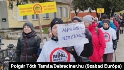 Mikepércsi anyák a 2023. január 28-i tüntetésen