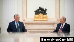 A Miniszterelnöki Sajtóiroda által közreadott képen Orbán Viktor miniszterelnök és Vlagyimir Putyin orosz elnök tárgyal Moszkvában 2024. július 5-én