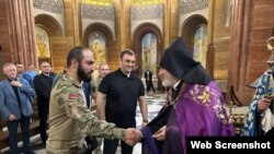 არქიეპისკოპოსი ერზას ნერსისიანი, - რომელიც პატრიარქ გარეგინ II-ის ძმა არის, - და „ვაგნერელი“ ჰაიკ გასპარიანი. 2023 წლის 30 ივნისი