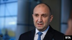 Румен Радев говори пред журналисти в петък. 