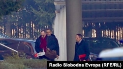 Suspendovani predsjednik Suda BiH, Ranko Debevec (prvi lijevo), prilikom premještanja u zgradu Tužilaštva BiH, 19. decembar, Sarajevo