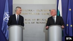 Служебният министър председател Димитър Главчев (вдясно) се срещна с генералния секретар на НАТО Йенс Столтенберг (вляво) в сградата на Министерския съвет, 27 май 2024 г.