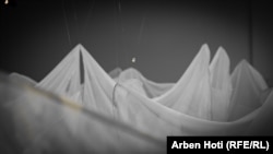 Instalacija na izložbi "Reci da me podseti, da ne zaboravimo".