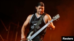 Робърт Трухильо