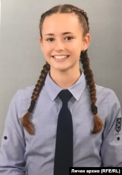 Алина е ученичка в 11. клас в математическата гимназия в Русе.