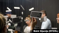 Detalj s izložbe "Čestitke, sramite se"; 13. juni 2024.