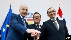 Šefovi diplomatije Norveške, Španije i Irske: Espen Barth Eide (lijevo), Jose Manuel Albares Bueno (u sredini) i Micheal Martin (desno), Brisel, 27. maja 2024.