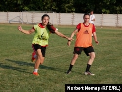 Cea mai recentă modificare adusă fotbalului feminin, care este un pas important către evoluție și promovare, este transmiterea meciurilor, în direct.