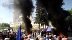Протести на опозицијата пред парламентот во Тирана