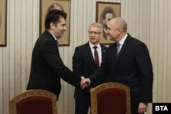 Кирил Петков и Николай Денков от ПП-ДБ по време на консултациите при президента Румен Радев, 11 март 2024 г.