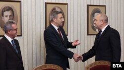 Йордан Цонев и Мустафа Карадайъ от ДПС на консултации за съставяне на правителство с президента Румен Радев, 21 април 2023 г.