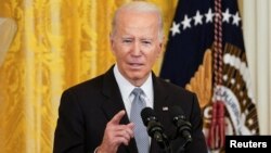 Președintele Joe Biden găzduiește a doua ediție a „summitului pentru democrație”, la care sunt invitate să participe virtual 120 de țări. 