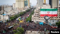 Ulica Mašhada pune ljudi koji se opraštaju od preminulog predsjednika, Ebrahima Raisija, 23. maj 2024.