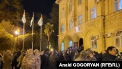 საპროტესტო აქცია სოხუმში - ბიჭვინთის აგარაკების საკითხთან დაკავშირებით. 2023 წლის დეკემბერი.