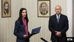 Номинираната за премиер Мария Габриел от ГЕРБ върна на президента Румен Радев изпълнен мандат за съставяне на правителство, 19 март 2024 г.