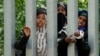 Migrantima je blokiran ulazak u Poljsku metalnim ogradama postavljenim duž granice s Bjelorusijom&nbsp;u Bjelovjeskoj šumi, 29. maja.<br />
<br />
Poljska kaže da susjedna Bjelorusija i njen glavni pobornik Rusija stoje iza porasta broja migranata iz Bjelorusije prema Evropskoj uniji u pokušaju stvaranja krize.<br />
<br />
<br />
<br />
&nbsp;
