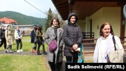 Ukrajinke koje tragaju za nestalima razgovarale su s majkama Srebrenice o njihovim iskustvima u traženju ubijenih u genocidu u Srebrenici, u julu 1995.