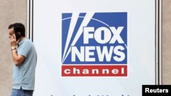 Znak Foks njuza na zgradi kompanije Njuz korporejšn, Njujork 12. april 2023.