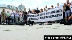 Protestë e gazetarëve në Kosovë më 31 korrik 2023. 