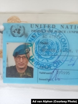 Dokumenti valid i Ada van Alphenit gjatë qëndrimit të tij në Srebrenicë më 1995.