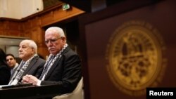 Palestinski šef diplomatije Rijad al-Maliki (prvi zdesna) na saslušanju pred Međunarodnim sudom pravde u Hagu, Holandija, 19. februara 2024.