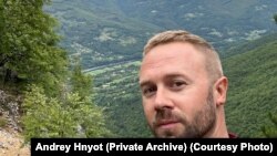 Prvi dolazak Andreja Gnjota na snimanje reklame u Srbiji, avgust 2023. godine.