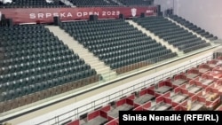 Gledalište u teniskom kompleksu.