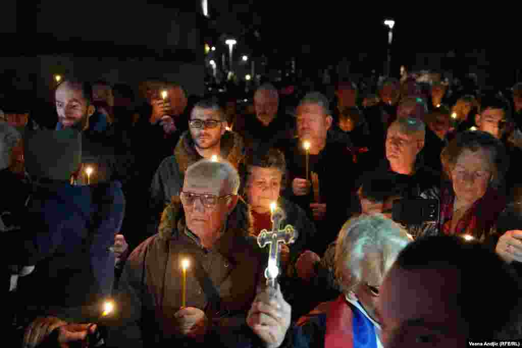 Na skupu je bio i Mladen Obradović (nije na fotografiji), vođa zabranjene klerofašističke organizacije &quot;Obraz&quot;.
