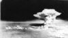 Imagine cu ciuperca atomică formată în urma lansării bombei nucleare asupra orașului japonez Hiroshima pe 6 august 1945