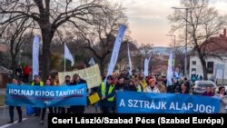 Pedagógustüntetés Pécsett