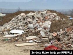 Material ndërtimor i hedhur në këtë rajon.