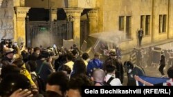 ვითარება პარლამენტთან, ჩიტაძის ქუჩის მხარეს