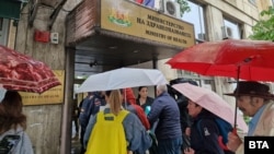 Протестиращи пред здравното министерство, София, 17 април.