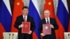 Președintele chinez Xi Jinping și gazda sa, președintele rus Vladimir Putin, după semnarea unei serii de documente de cooperare la Kremlin, Moscova, Rusia, 21 martie 2023. 