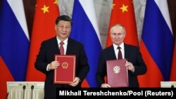 Președintele chinez Xi Jinping și gazda sa, președintele rus Vladimir Putin, după semnarea unei serii de documente de cooperare la Kremlin, Moscova, Rusia, 21 martie 2023. 