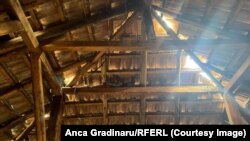 Podul Liceului Sportiv „Nadia Comăneci” din Onești.