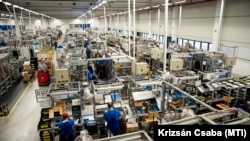 Egy biztonsági öveket gyártó üzem Sopronkövesden 2015. február 23-án (képünk illusztráció)