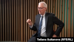 Președintele comisiei de vetting a procurorilor, Christopher Lehmann, în timpul interviului pentru Europa Liberă